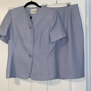 Le Suit Collection Jacket and Skirt Set Sz 8